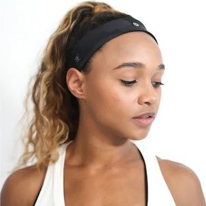 NWT Lululemon women’s fly away tamer headband black nylon / Lycra